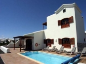 Casa Montaña Roja - View of the villa from the pool terrace